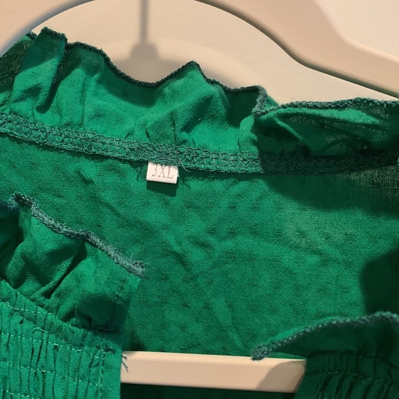 Kelly Green 💚 Ruffle Top - Picture 2 of 5